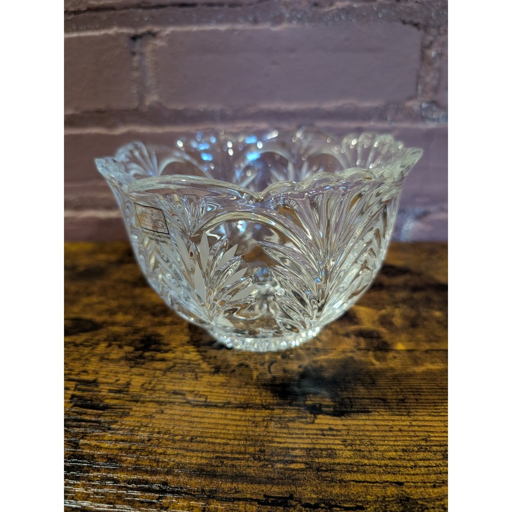 Fifth Avenue Crystal Poland Handcut Full Lead Crystal Scalloped Bowl 6in